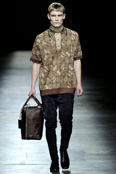 Look 25